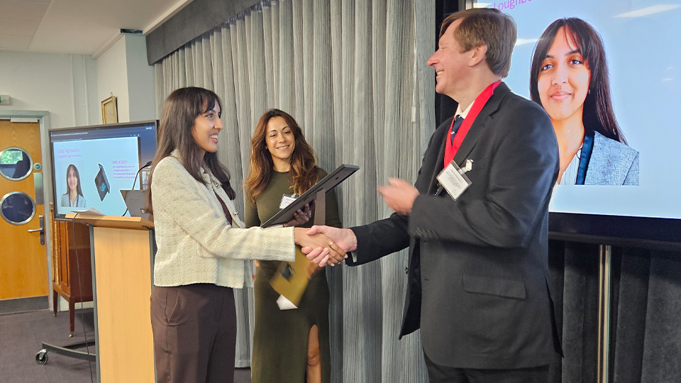 Gargi Agrawalla accepting a DIP award