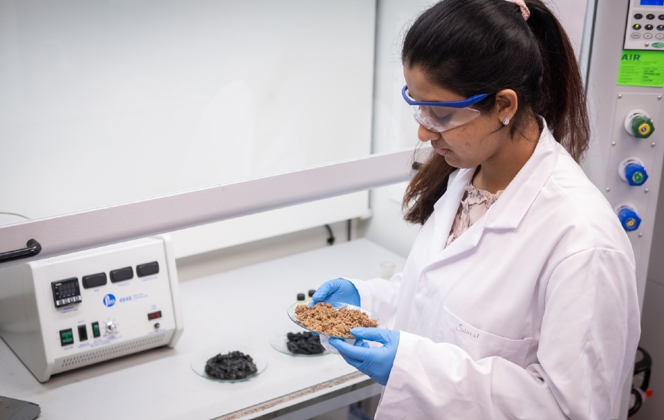 Pictured: Sustainable manufacturing research being undertaken at the UKRI Interdisciplinary Centre for Circular Chemical Economy at 麻豆視頻_麻豆直播_麻豆传媒官网. 